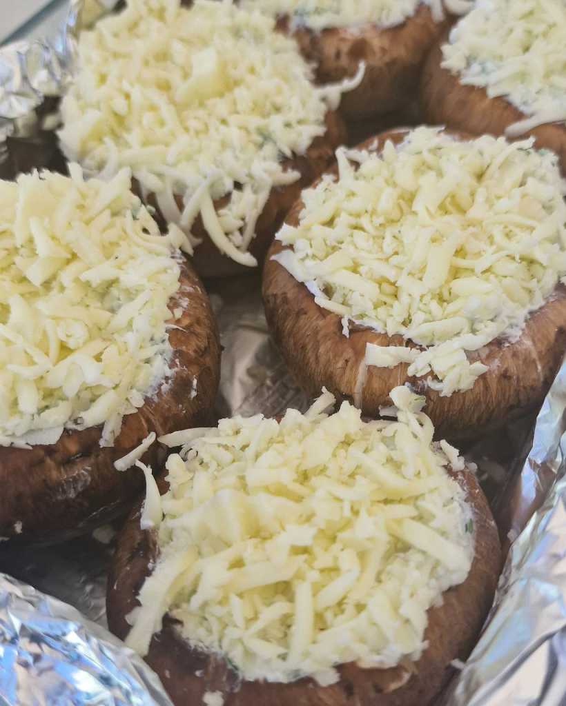 stuffed mushrooms with cream cheese and cheddar