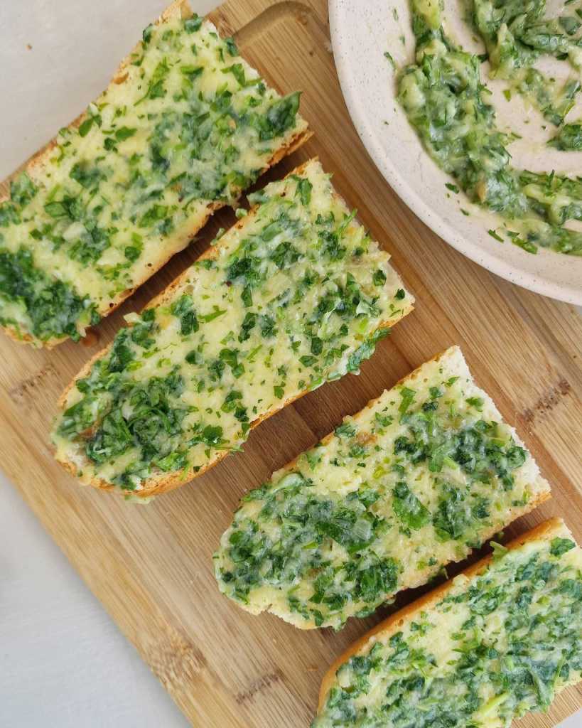 Crispy Garlic Bread with parsley
