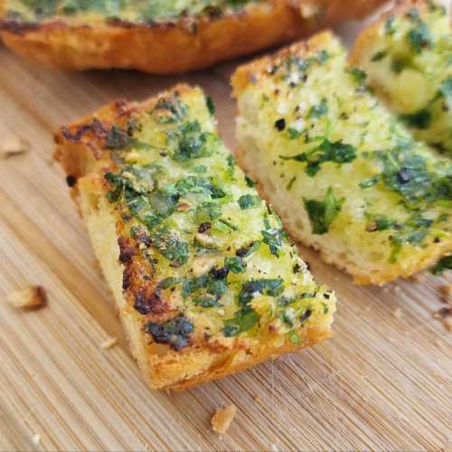 Crispy Garlic Bread with parsley