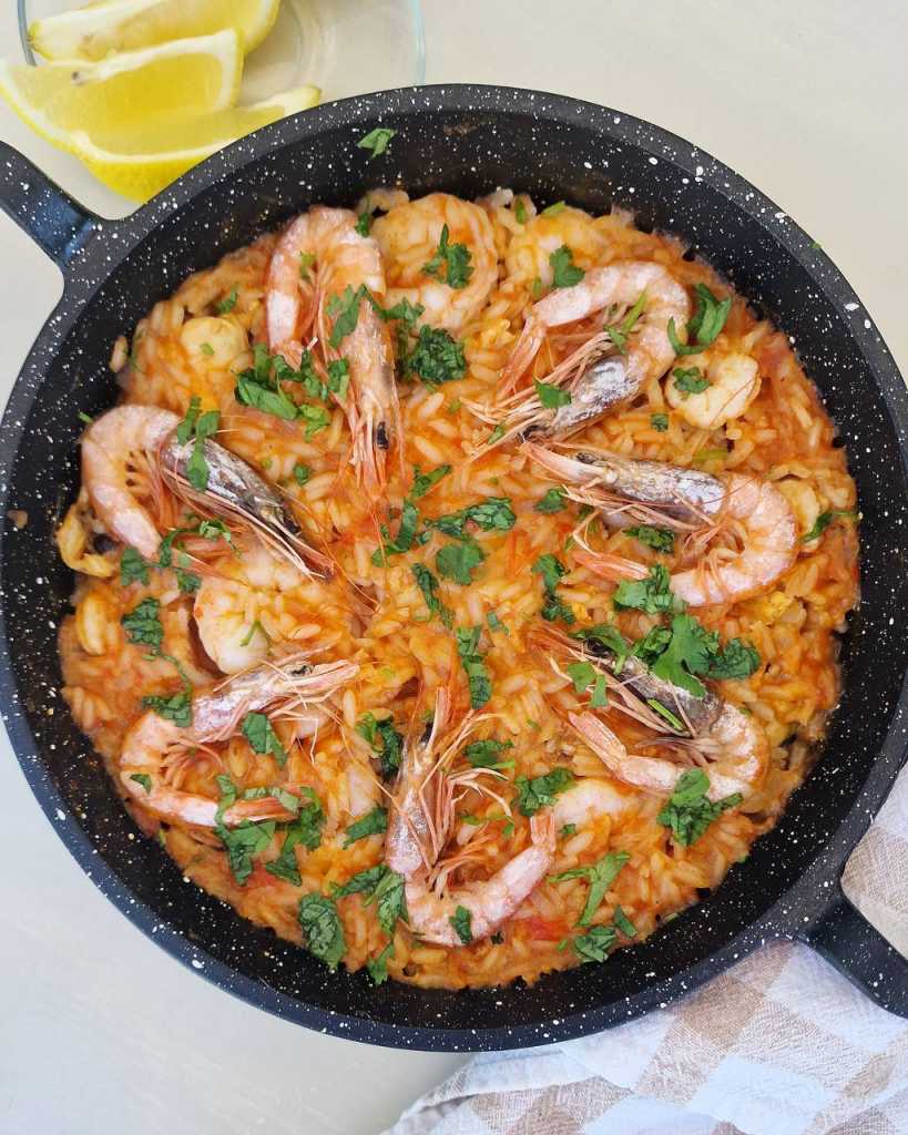 Seafood paella