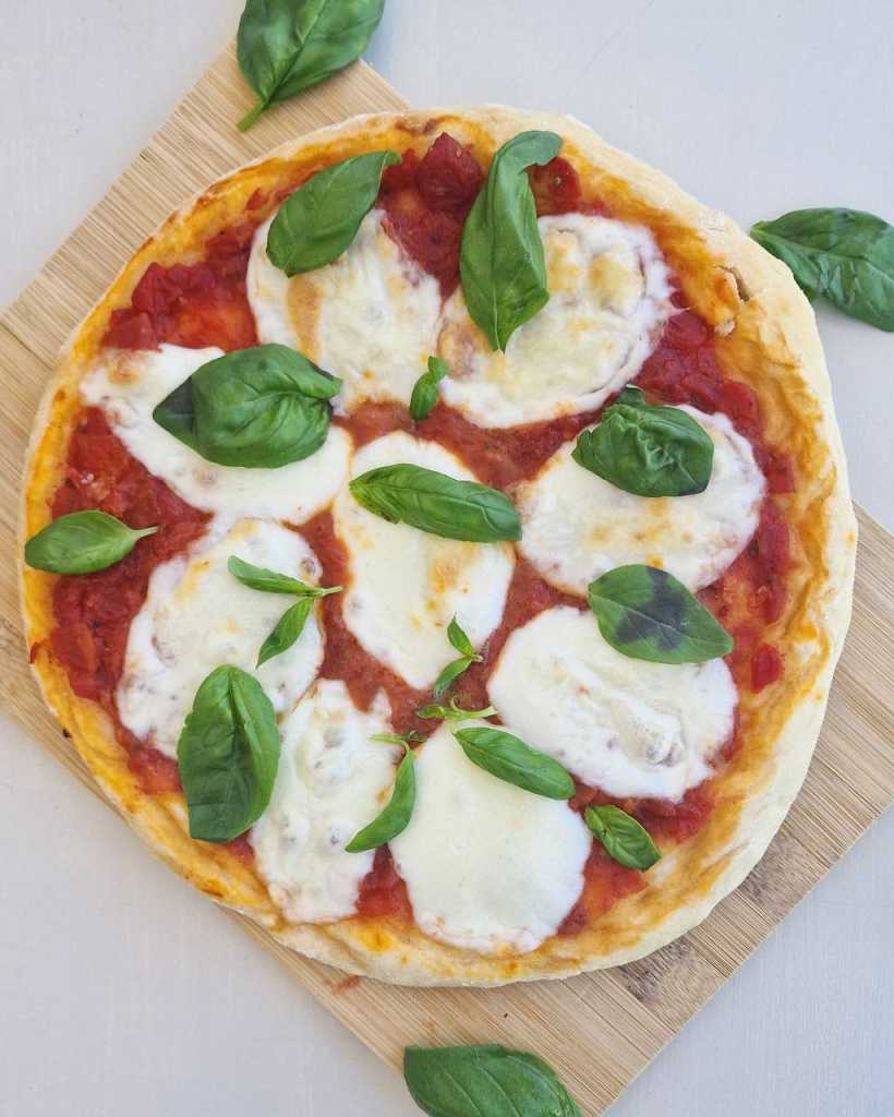 Easy Pizza Margherita recipe