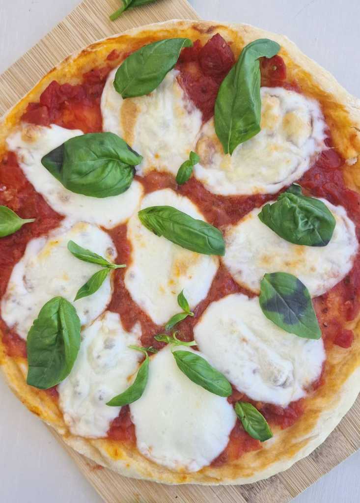 Easy Pizza Margherita recipe