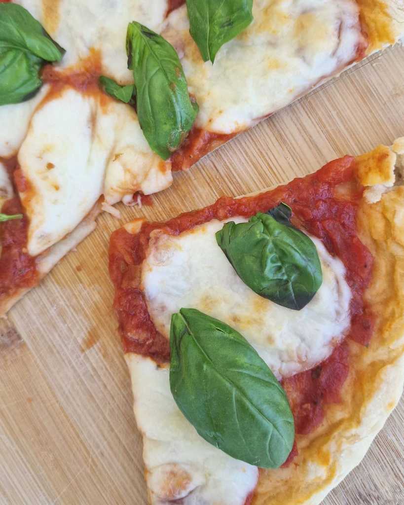 Easy Pizza Margherita recipe