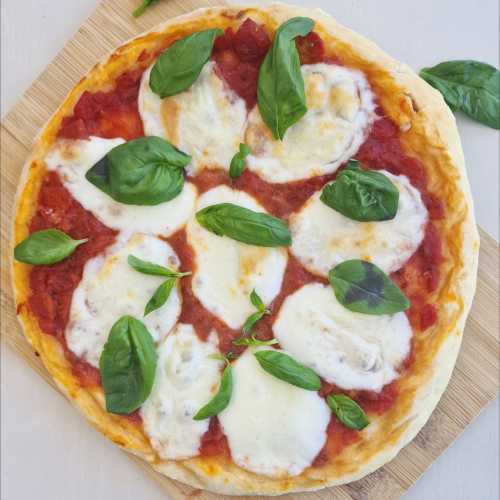 Easy Pizza Margherita recipe