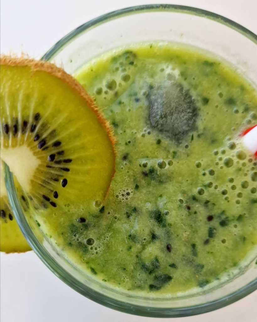 kiwi spinach smoothie