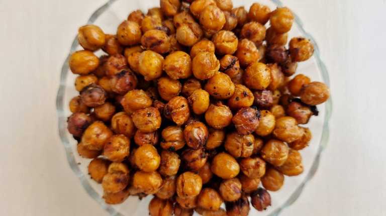 Crispy Roasted Chickpeas snack recipe