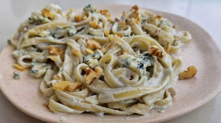Blue Cheese Pasta with Walnuts recipe