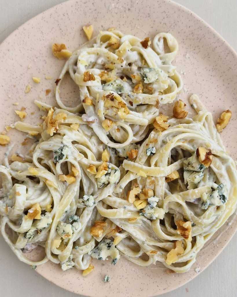  Blue cheese pasta with walnuts
