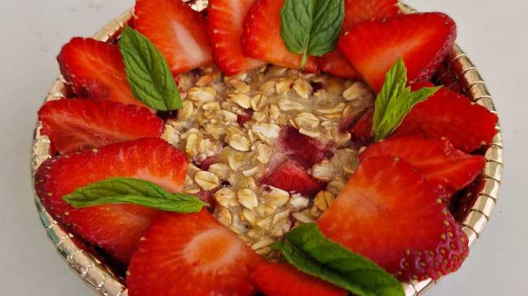 Strawberry Baked Oats recipe