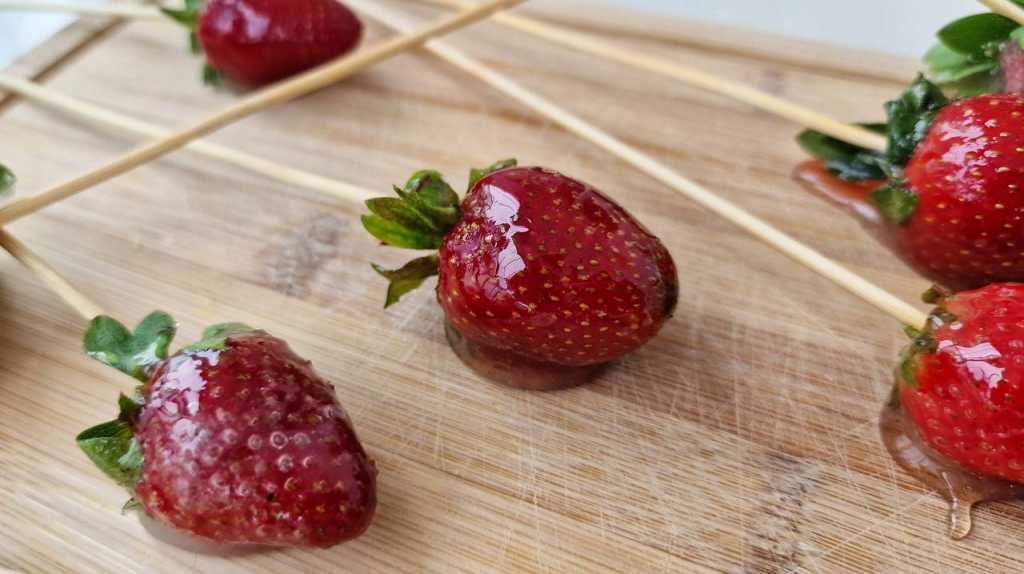 Strawberry Tanghulu recipe