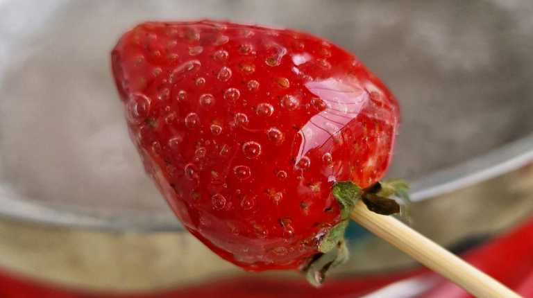Strawberry Tanghulu recipe