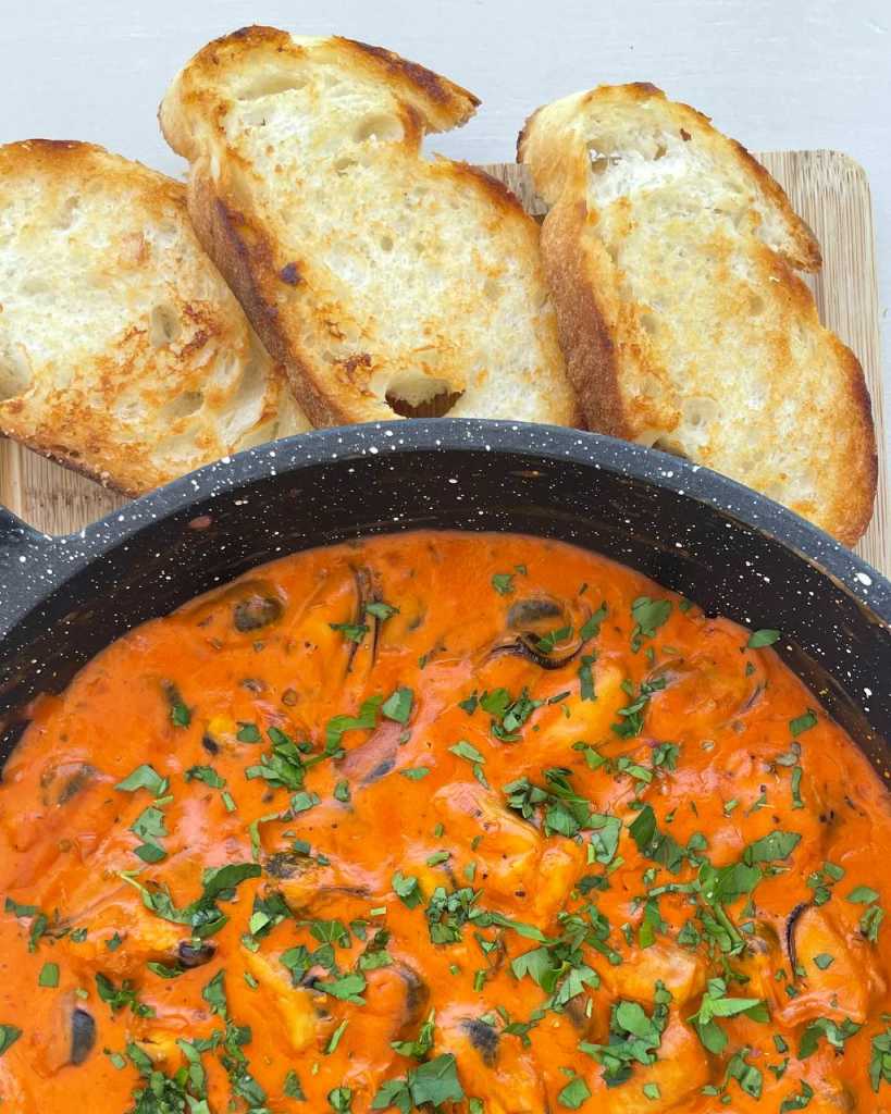 Creamy Mussels with ciabatta