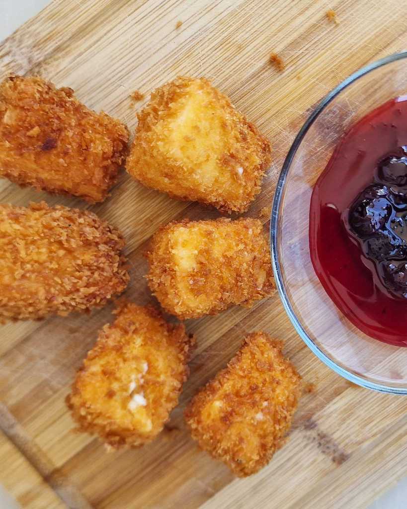 Crispy deep-fried Camembert