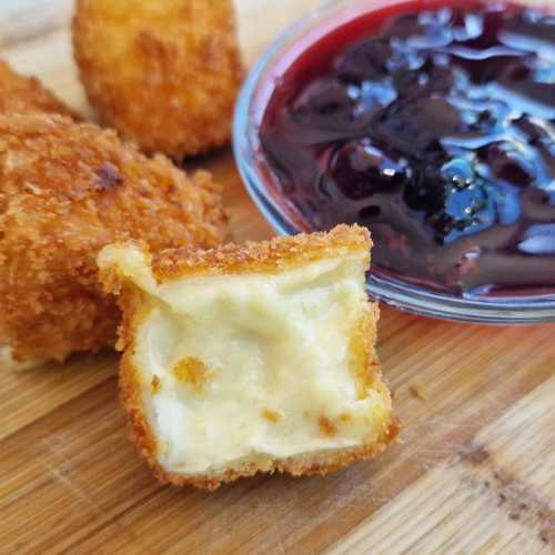 Crispy deep-fried Camembert