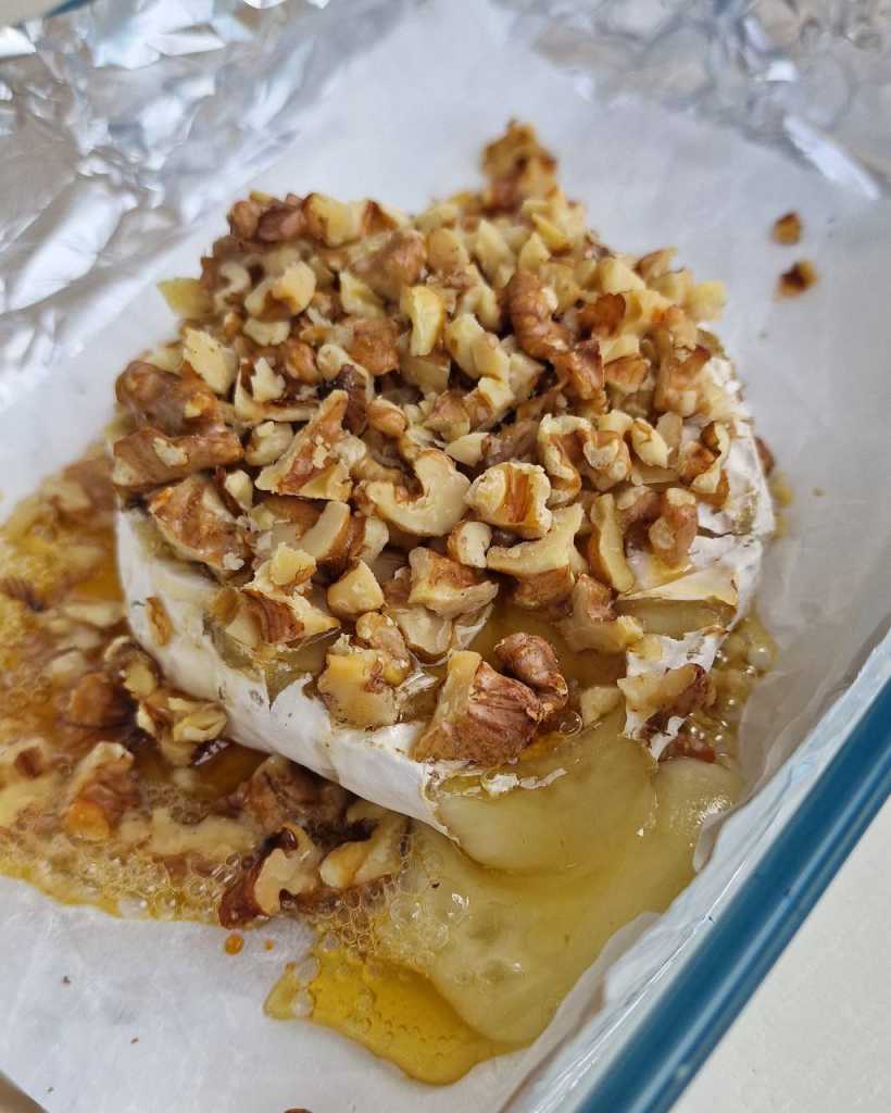 Baked Brie with honey and Walnuts