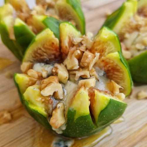 Baked Figs with Blue Cheese