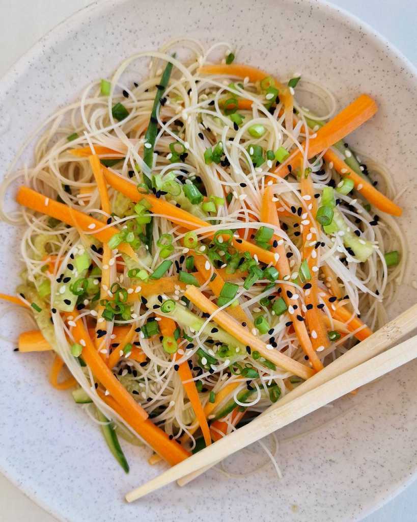Glass noodles with cucumber and carrot