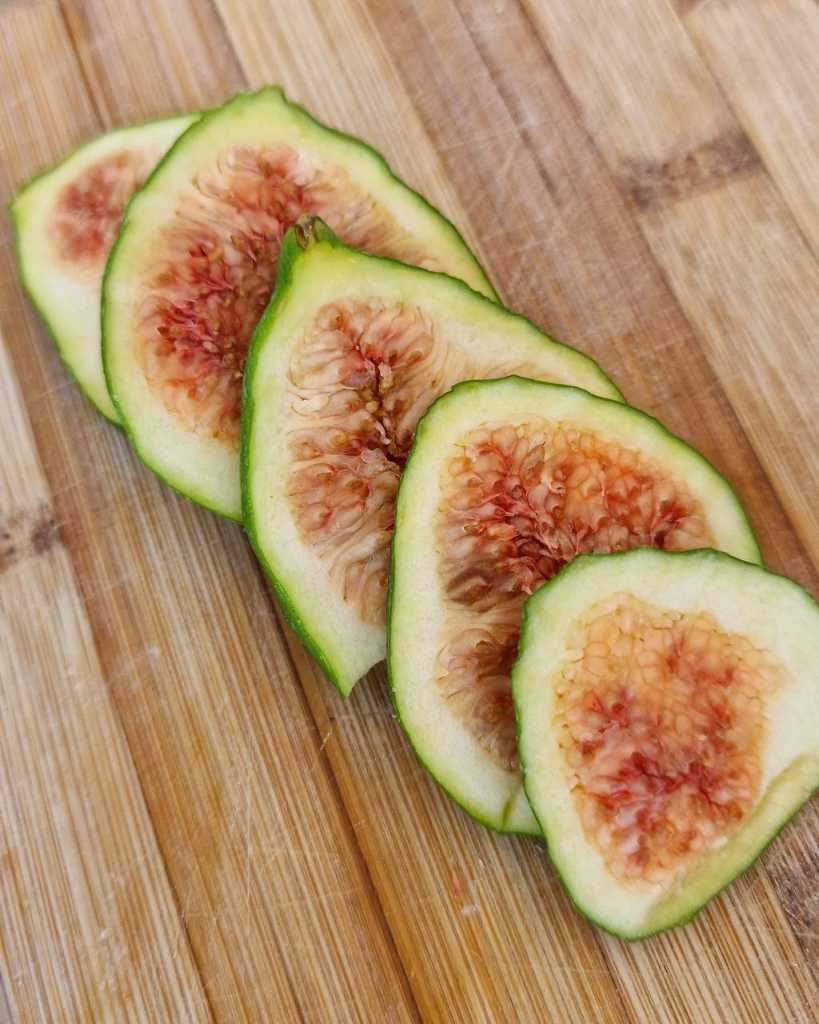 sliced figs