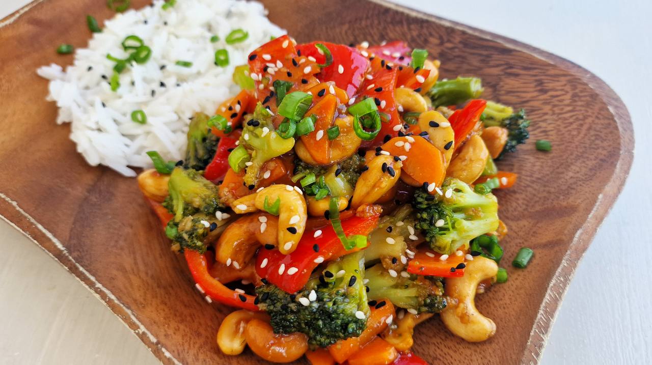 Vegetarian Cashew Stir-fry recipe