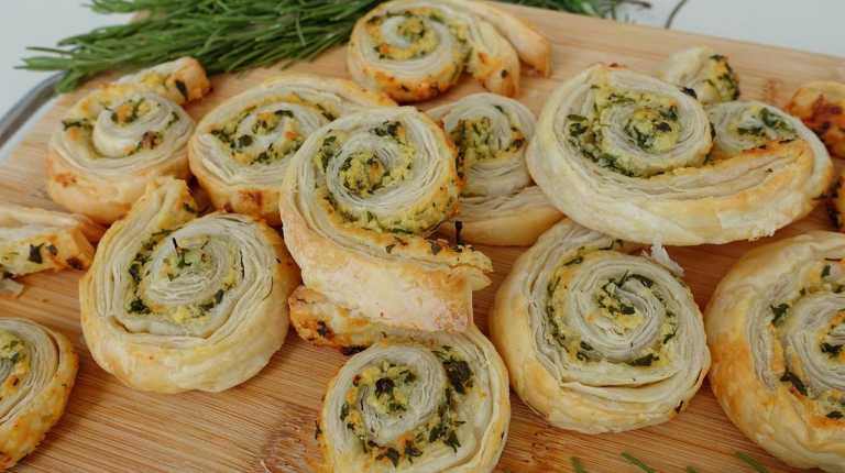 Garlic and Herbs Puff Pastry Swirls recipe
