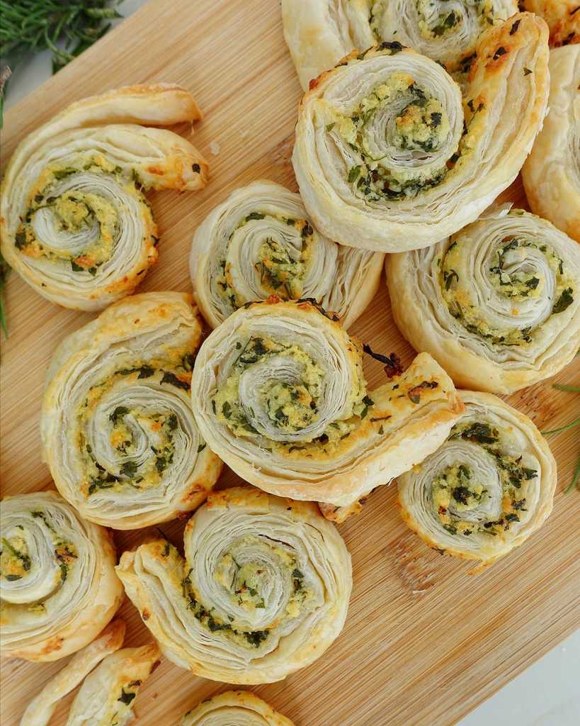 Garlic and Herbs Puff Pastry Swirls