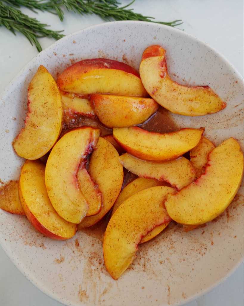 peaches with cinnamon and honey for strudel