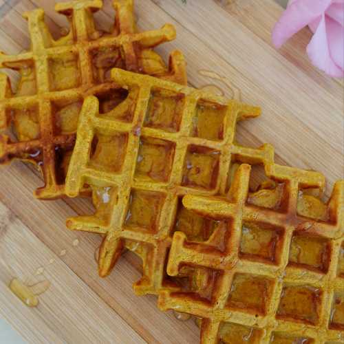 Healthy Pumpkin Spice Waffles