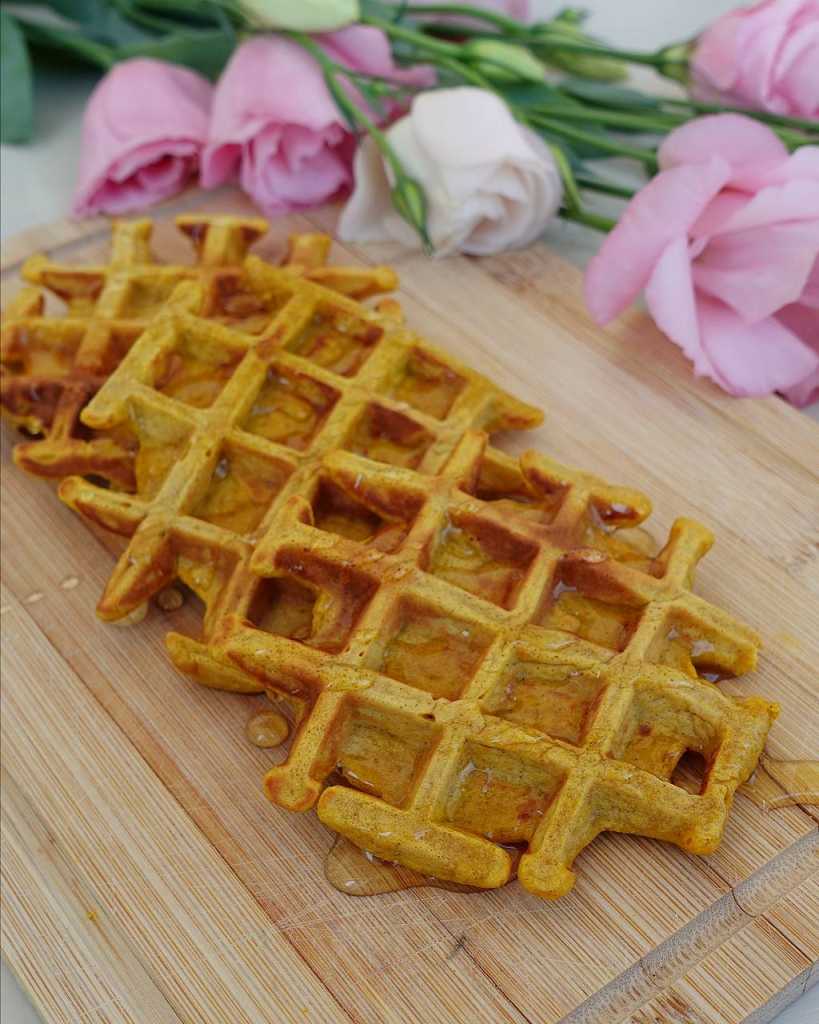 Healthy Pumpkin Spice Waffles