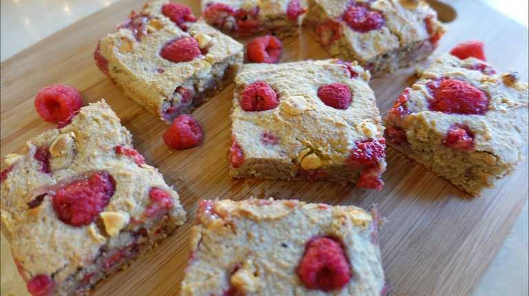 Raspberry Banana Oatmeal Bars recipe