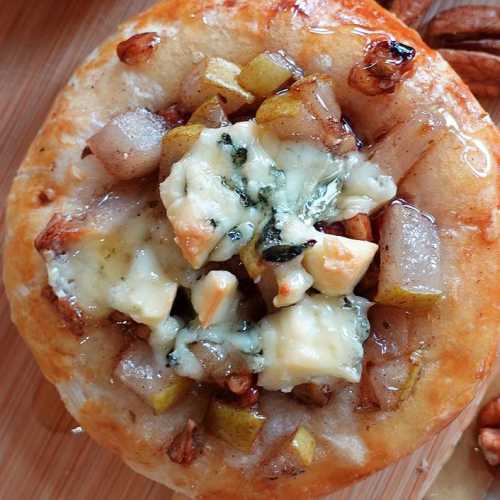 Caramelized Pear and Blue cheese Tarts recipe