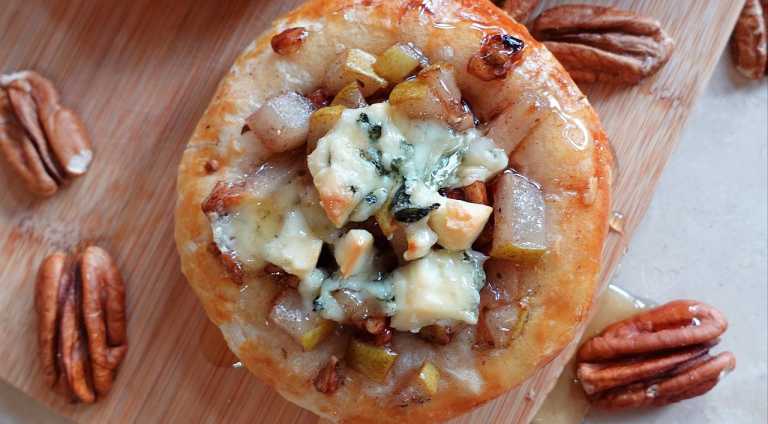 Caramelized Pear and Blue cheese Tarts recipe