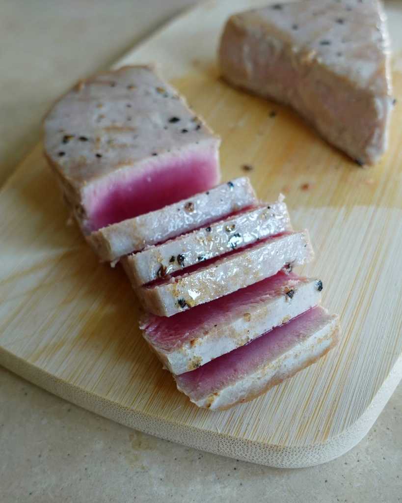 seared tuna steak