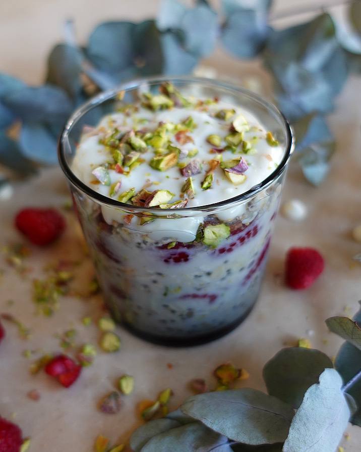 Raspberry Pistachio Overnight Oats