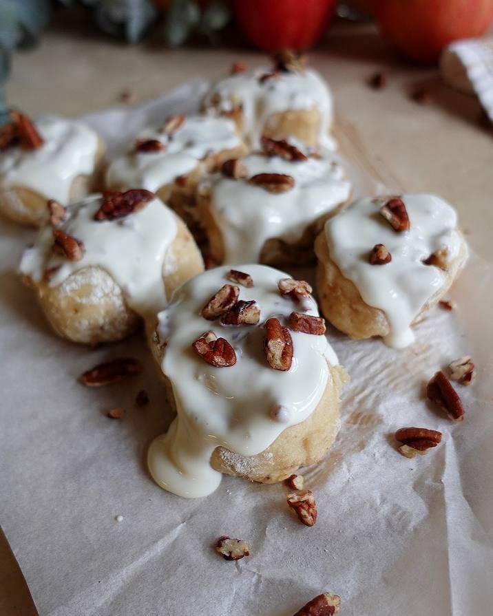 Healthy Apple Pie Cinnamon Rolls