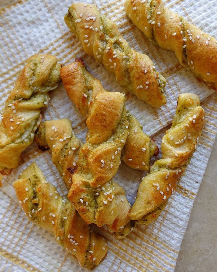 Pesto Cheese Twists