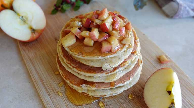 Healthy Apple Cinnamon Pancakes